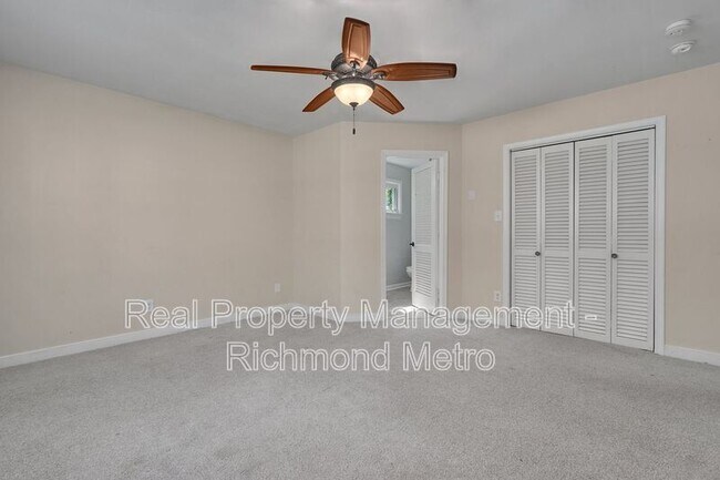 Building Photo - 7421 Dell Dr