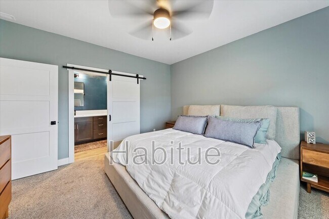 Building Photo - 917 E Bissett St