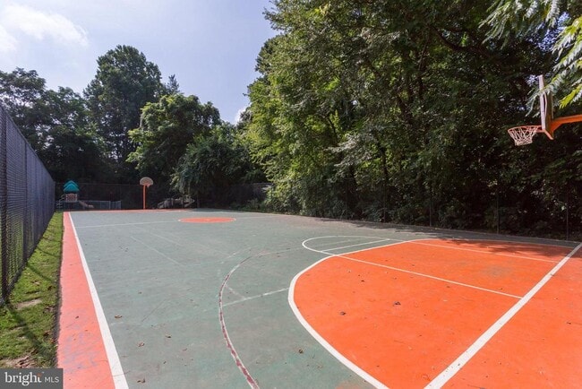 Building Photo - 6137 Leesburg Pike