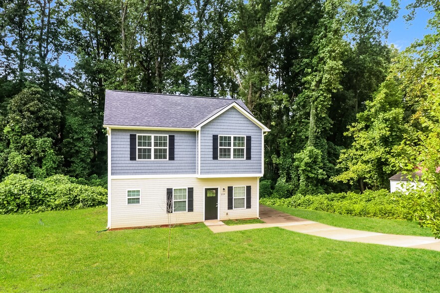 Building Photo - 604 E Texas Ave