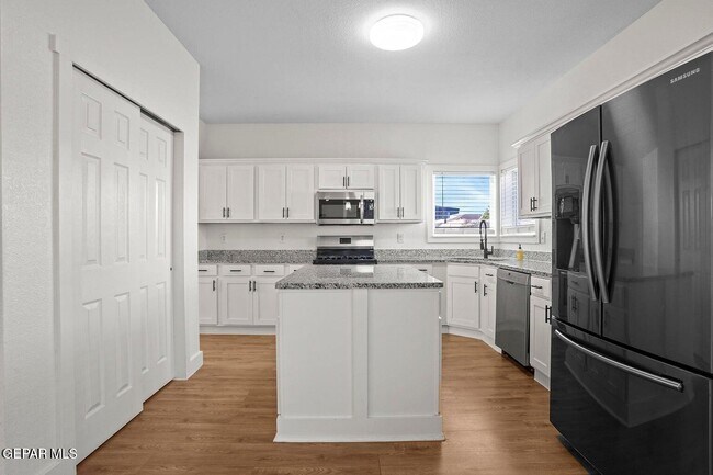 Building Photo - 11025 Bullseye St