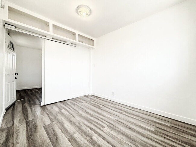 Building Photo - 910 N Herbert Ave
