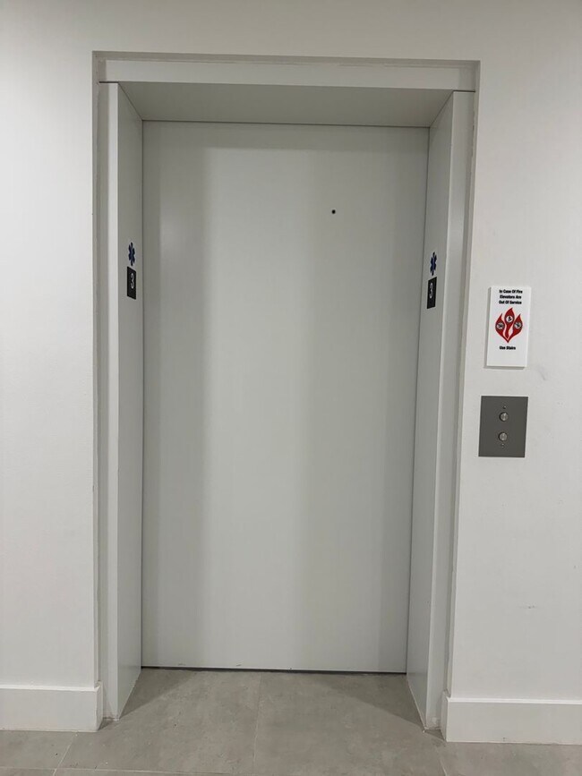 Building Photo - Cozy condo for Lease