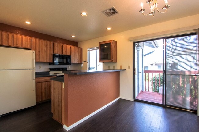 Building Photo - Corner Unit 2 Bedroom Condo