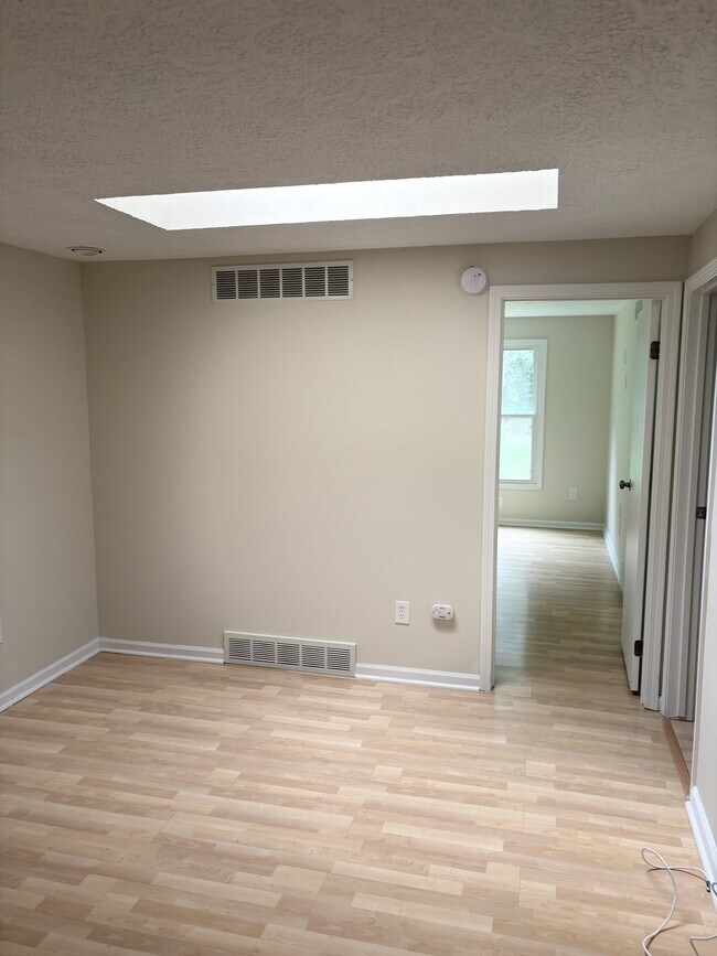 Building Photo - 27 Hillbridge Cir