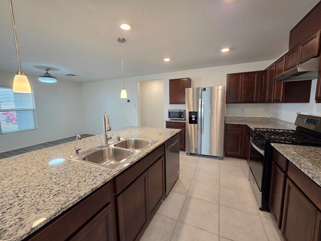 Building Photo - Newer 3 Bedroom Single Story Home in Gated Community