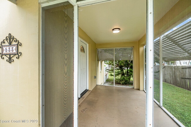 Building Photo - 533 E Lincoln Ave