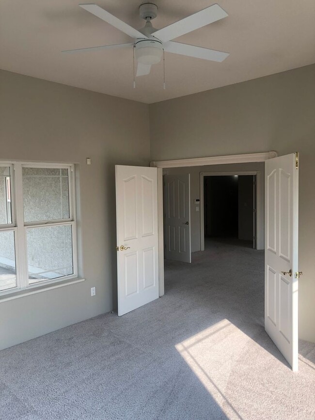 Building Photo - Spacious Redmond Estate on 14 Acres – 4,300+ Sq Ft, Pastures, 4-Car Garage