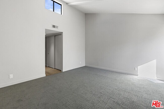 Building Photo - 1044 20th St