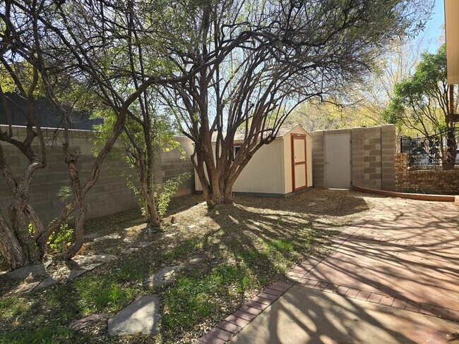 Building Photo - 6 Sunnygrove Dr