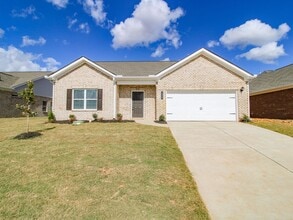 Building Photo - MOVE-IN Ready Home in New Market! $1,200 Rent Special!