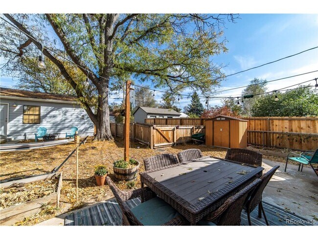 Building Photo - Nicely Remodeled 2 bedroom Bungalow.