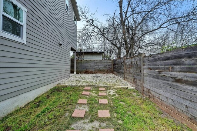 Building Photo - 6902 Carver Ave