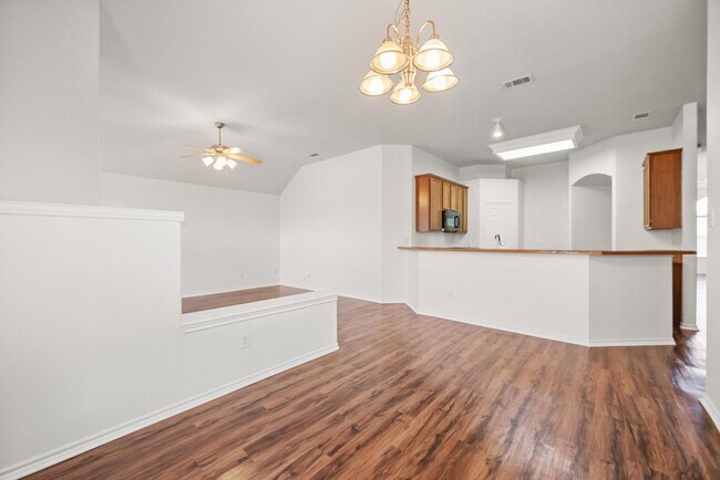 Building Photo - 9880 Wyndbrook Dr