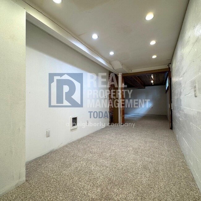 Building Photo - Charming 3 Bedroom Move In Ready!