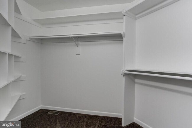 Building Photo - 10373 Currycomb Ct
