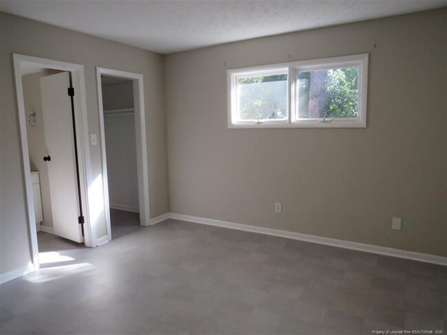 Building Photo - 210 Colonial Dr