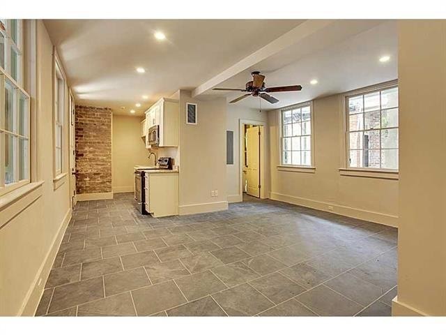 Building Photo - 713 St Ann St.