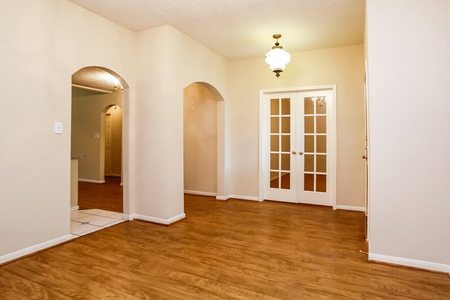 Building Photo - 18714 Timber Spring Dr