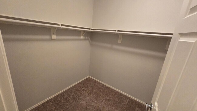 Building Photo - 3975 N Hualapai Way