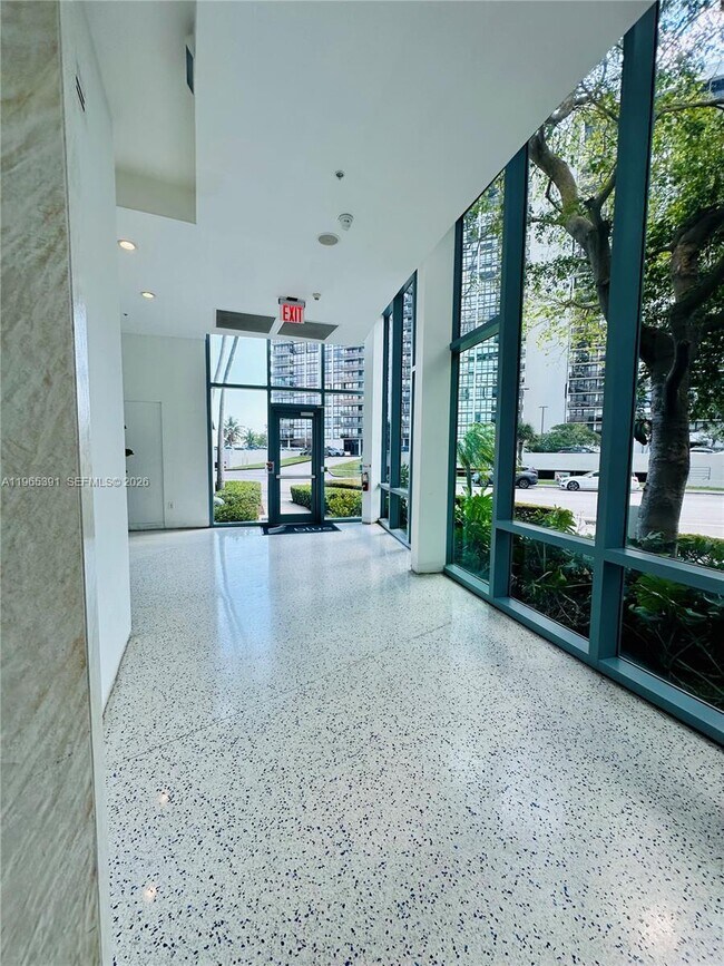 Building Photo - 601 NE 36th St