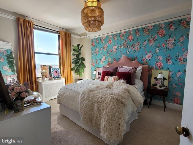 Building Photo - 2031 Locust St