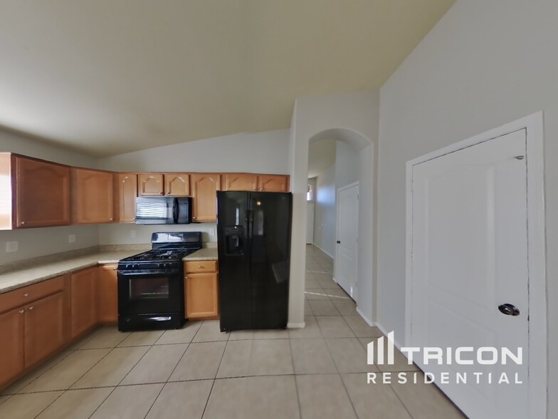 Building Photo - 2111 S 160th Ln