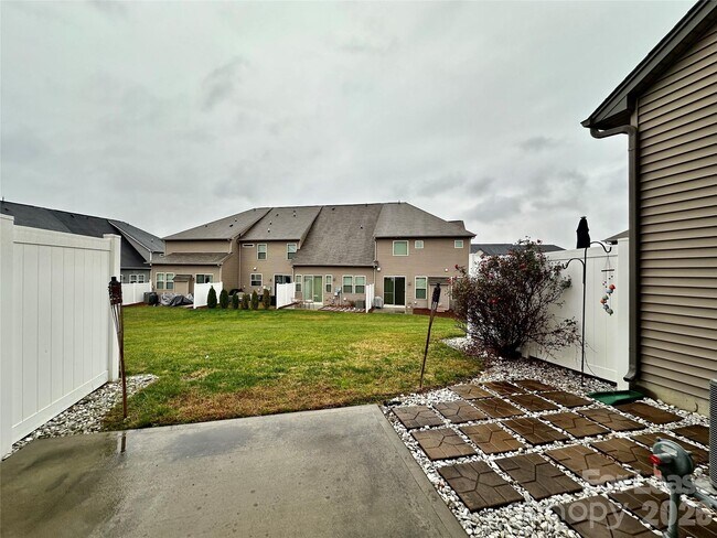 Building Photo - 5733 Lachlan Hill Ln