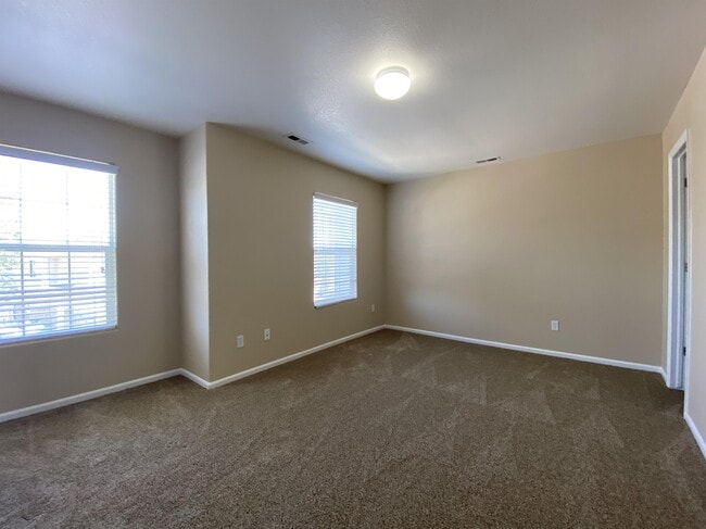 Building Photo - 7884 Sandy Springs Point