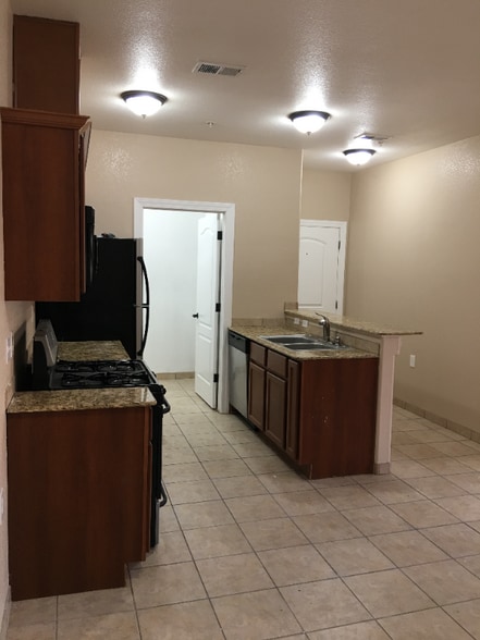 Building Photo - 6325 Reynolds Dr