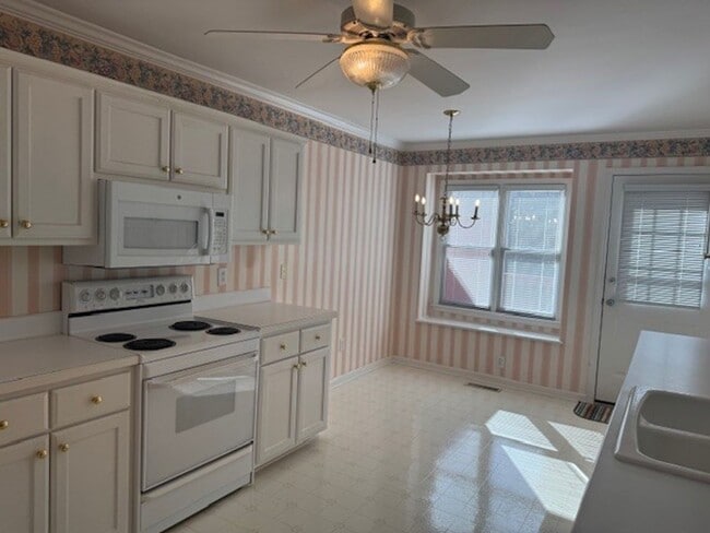 Building Photo - ****** $200 OFF FIRST FULL MONTH OF RENT!! ******