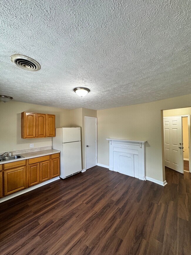 Building Photo - 302 N Olive St