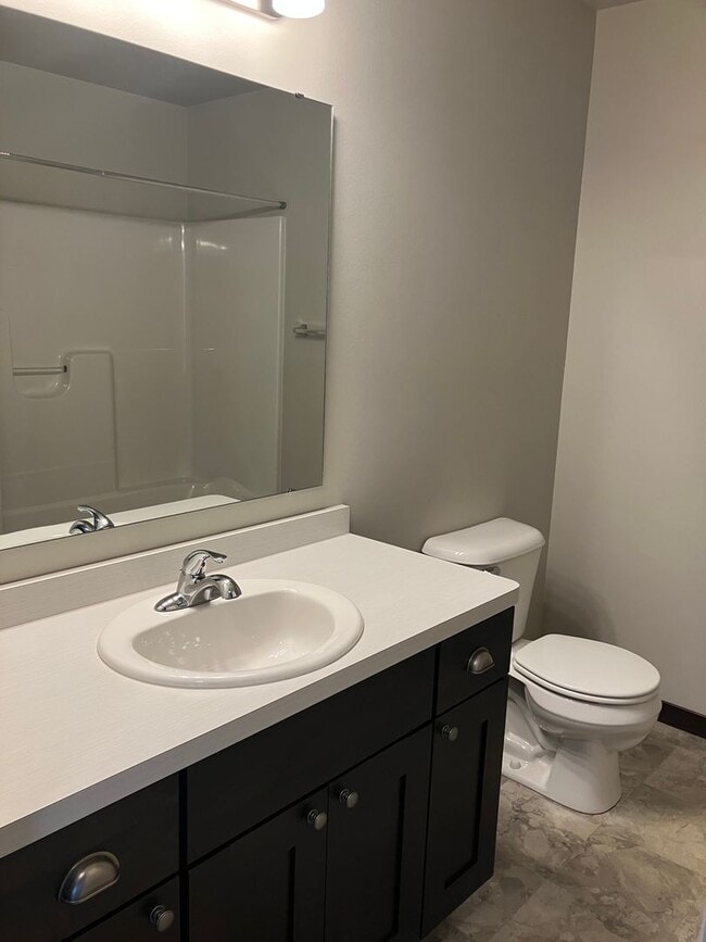 Building Photo - 4 Bed 3 Bath Single Family Home