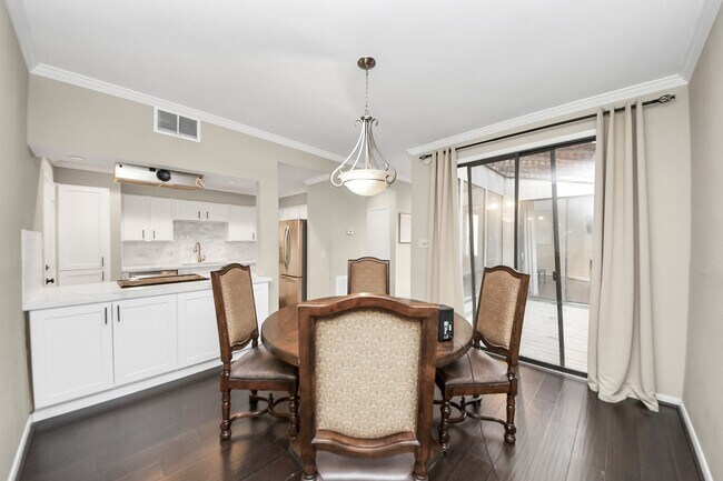 Building Photo - 1112 Bering Dr
