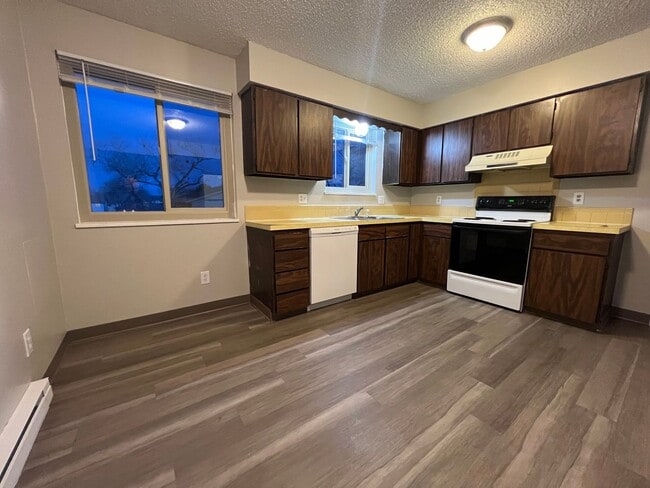 Building Photo - Lily1852 (KC-AM)