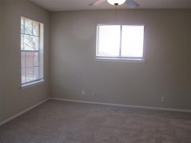 Building Photo - 509 Algerita Dr