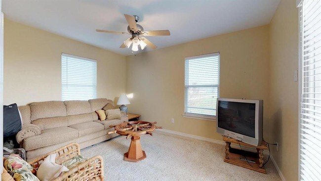 Building Photo - 909 Rancho Caribe Dr