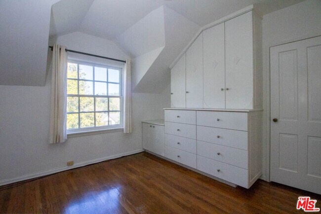Building Photo - 12056 Laurel Terrace Dr