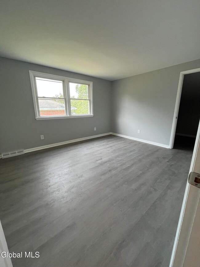 Building Photo - 5 Bayberry Dr