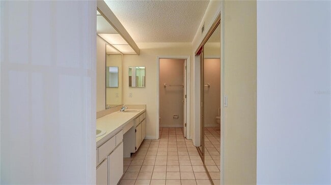 Building Photo - 15206 W Pond Woods Dr