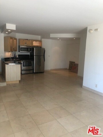 #103 kitchen - 3949 Los Feliz Blvd