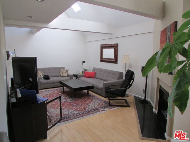 Building Photo - 1127 12th St