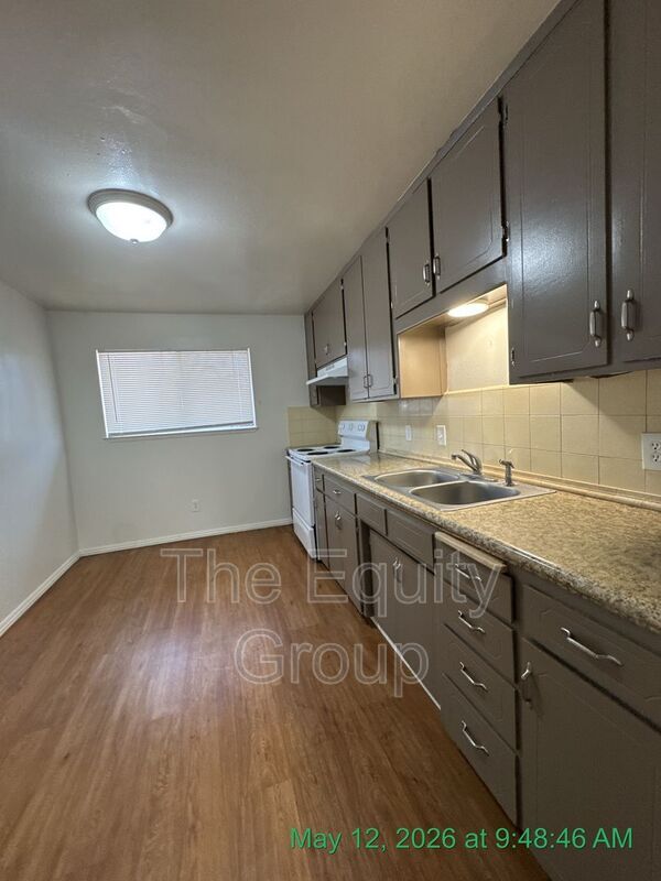 Building Photo - 806 S Court St