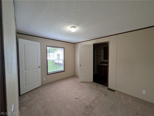 Building Photo - 240 Cherry Bottom Glen