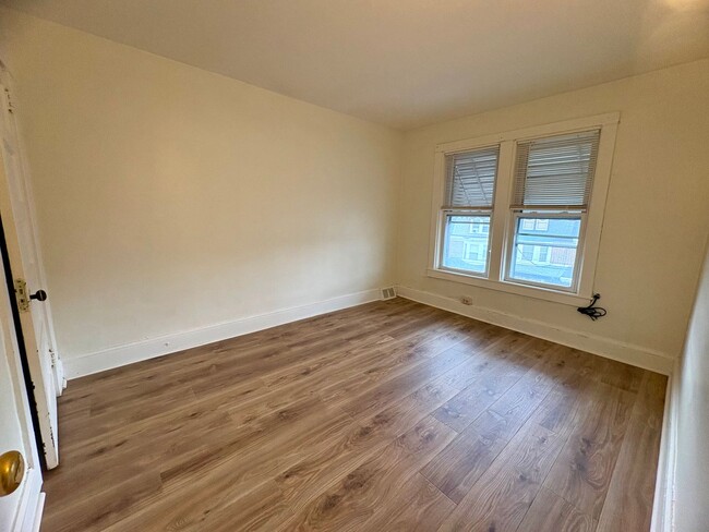 Building Photo - 3 Bedroom 1 Bathroom in Lancaster City!