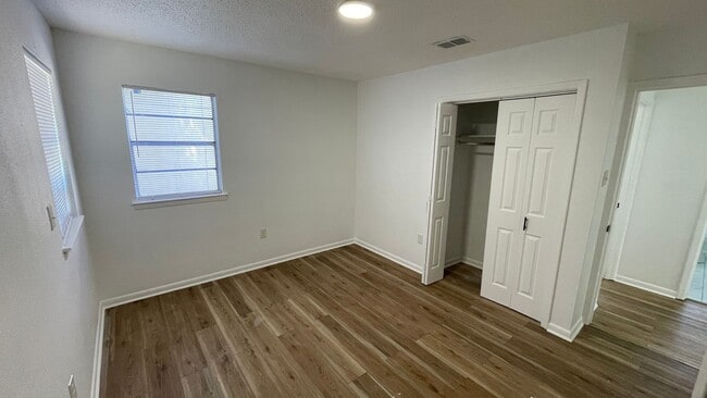 Building Photo - 3 Bedrooms • 2 Bathrooms • $1,275/mo