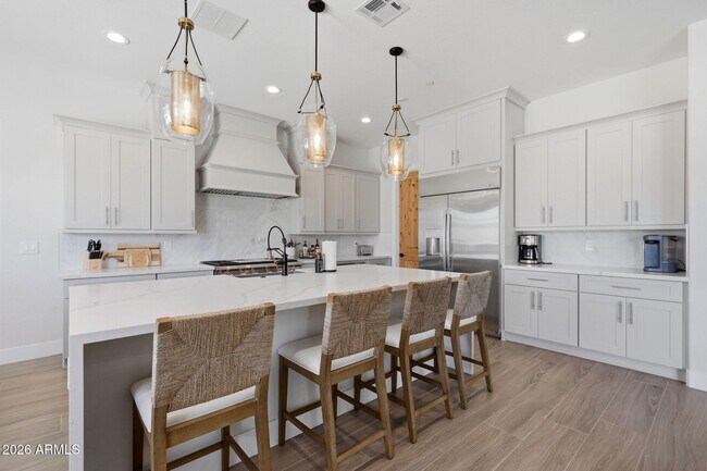 Building Photo - 6896 E Lomas Verdes Dr