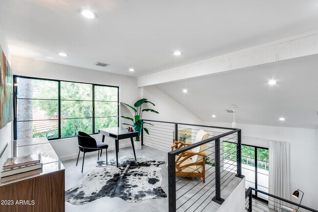 Building Photo - 8618 N Timberlane Dr