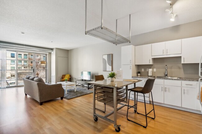 Building Photo - 616 Washington Ave S