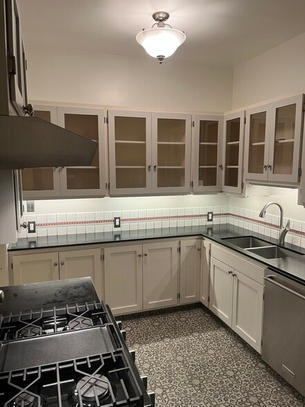 Kitchen seen from pantry - 305 Mission St